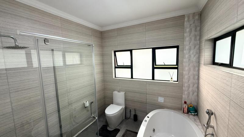 4 Bedroom Property for Sale in Everglades Estate North West